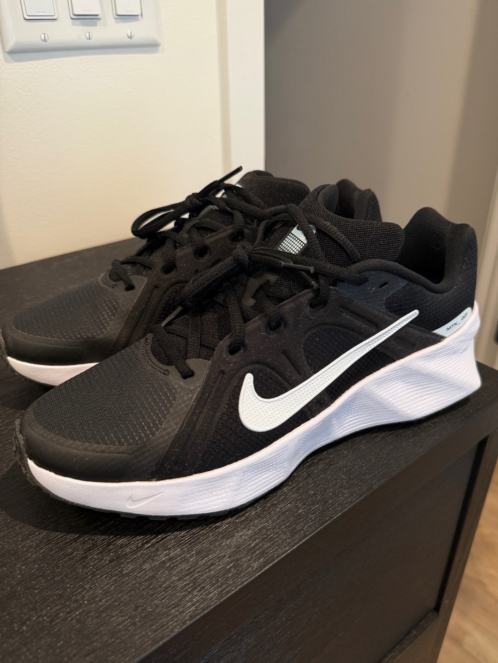 Nike Metro Tek Black and White Men's 10.5 Athletic Running Shoes